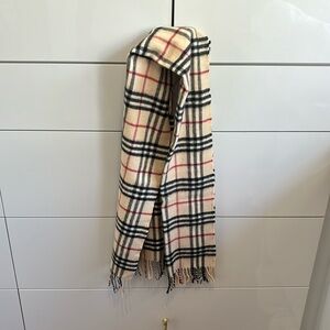 Burberry classic scarf